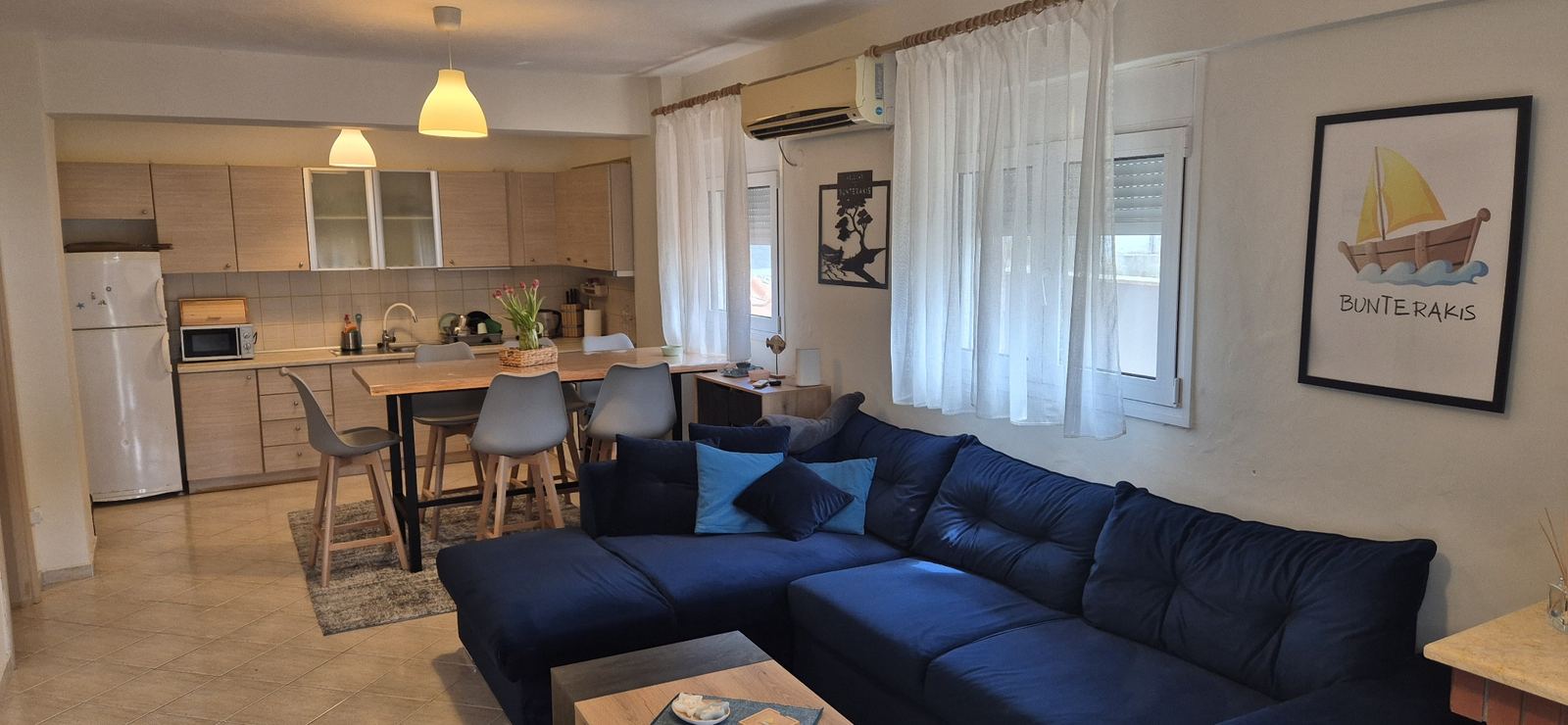 Bunterakis 1 sofa and kitchen