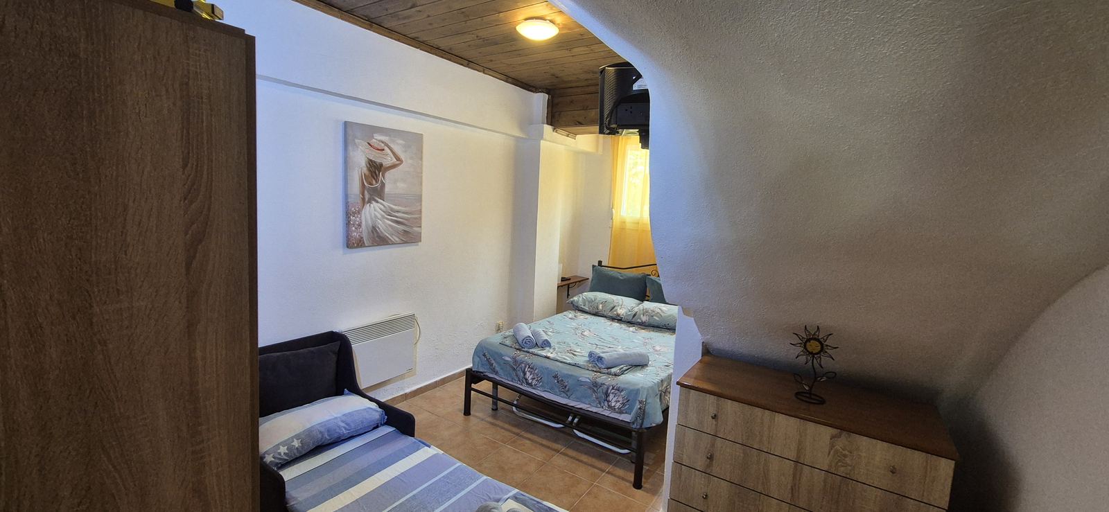 Bunterakis 2 bedroom with fold-out armchair